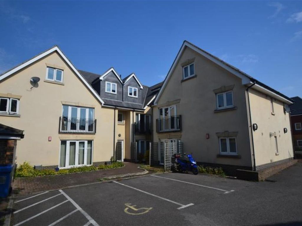 2 bed flat to rent in St Court, 184 East Street, Epsom KT17, £