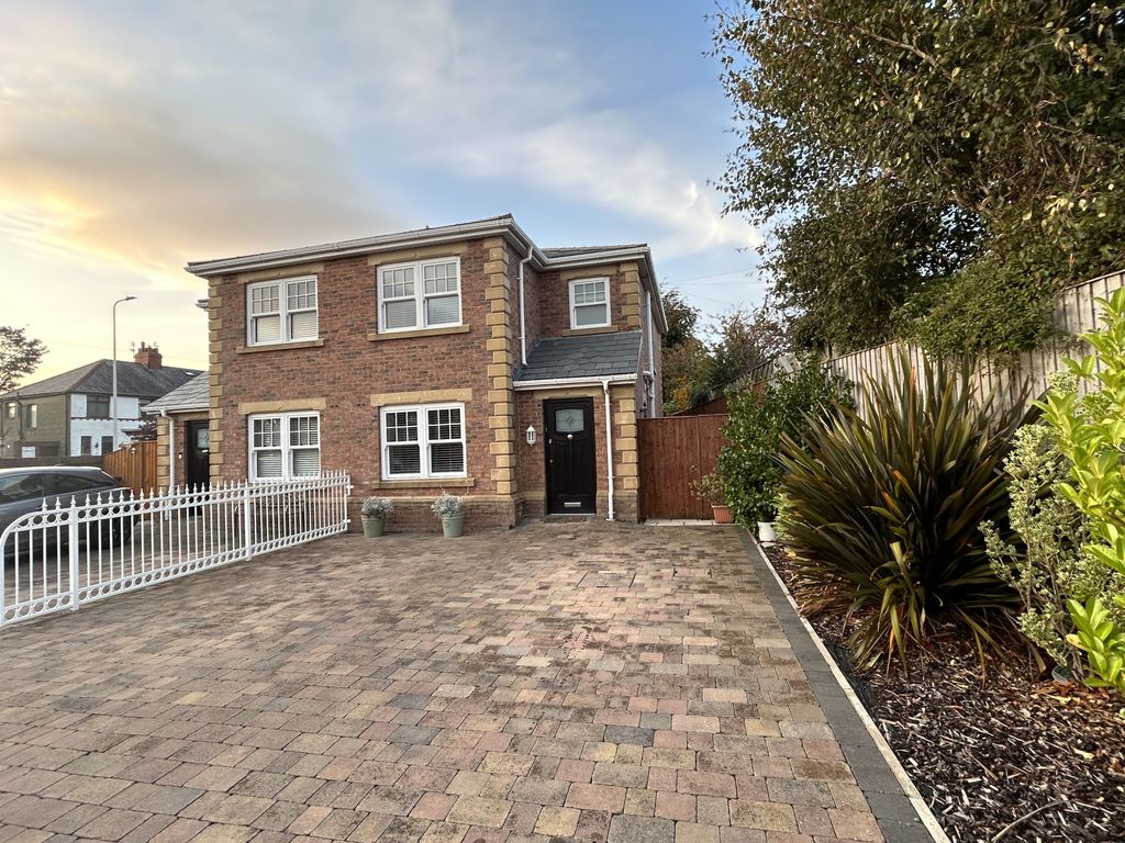 3 bed semidetached house for sale in Hillberry Close, Thornton FY5, £