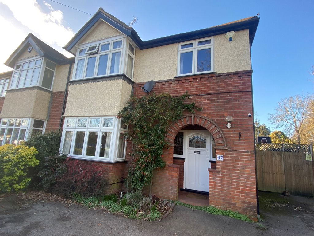 4 bed semidetached house to rent in Church Road, Earley, Reading