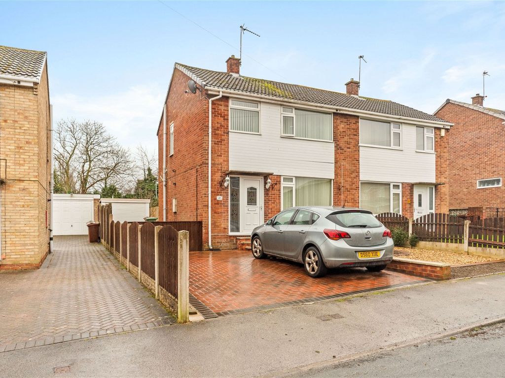 3 bed semidetached house for sale in Brierley Crescent, South Kirkby