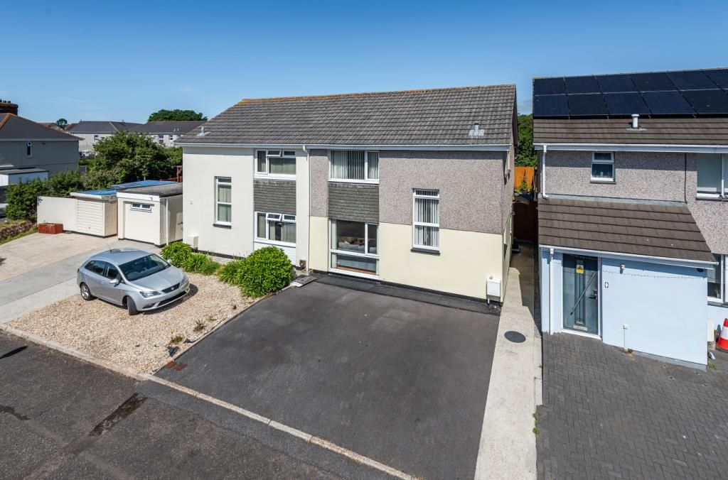 3 bed semidetached house for sale in Castle View Close, Redruth