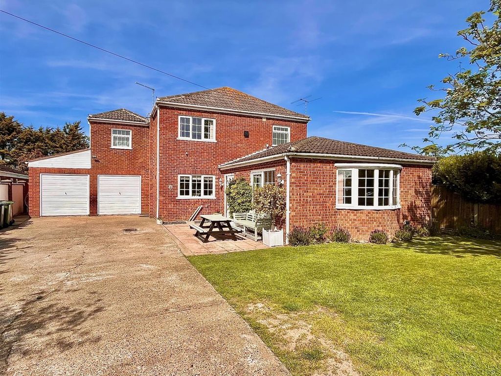 3 bed detached house for sale in Yarmouth Road, Ormesby, Great Yarmouth