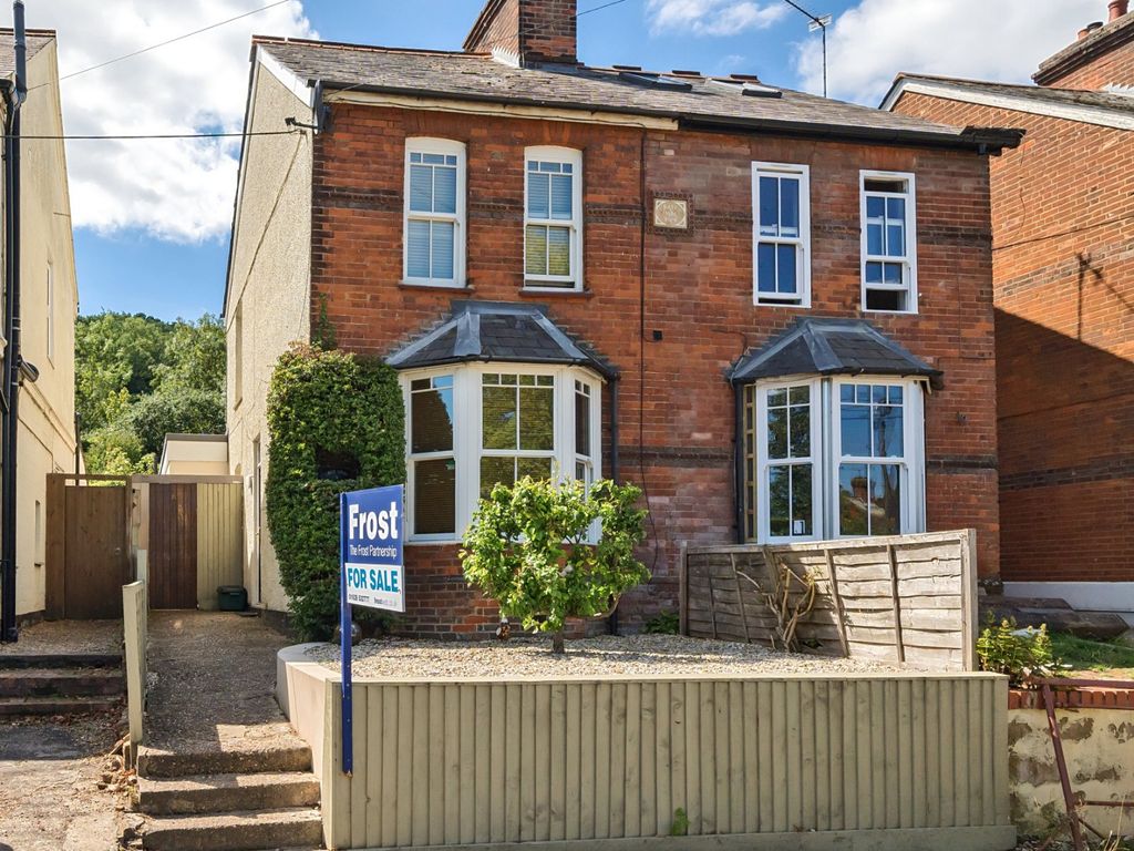 3 bed semidetached house for sale in Boundary Road, Wooburn Green