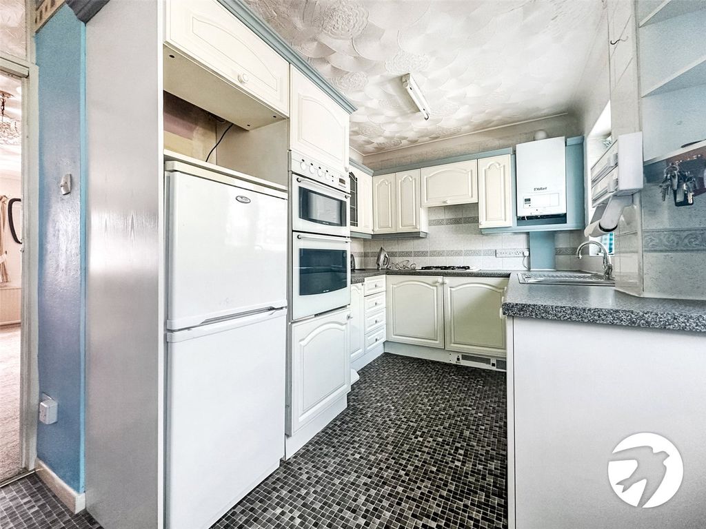 3 bed semidetached house for sale in Queens Road, Chatham, Kent ME5, £