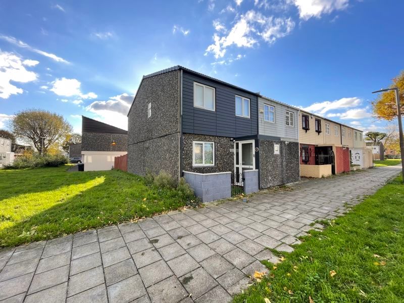 3 bed end terrace house for sale in Viola Close, South Ockendon, Essex