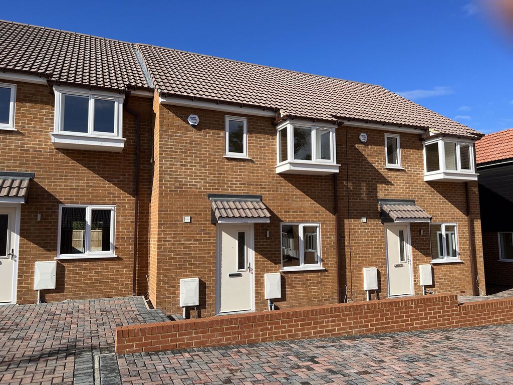 2 bed terraced house for sale in Fairview Crescent, Rayleigh SS6 Zoopla