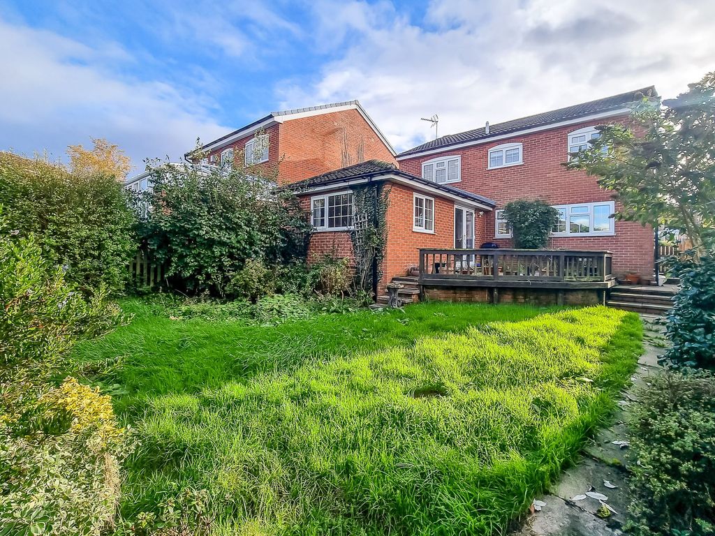 4 bed detached house for sale in Swinburne Close, Harrogate HG1, £