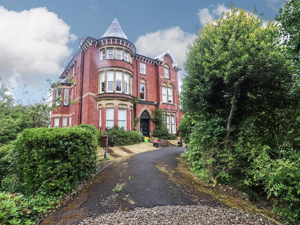 2 bed flat for sale in Park Crescent, Southport PR9 Zoopla
