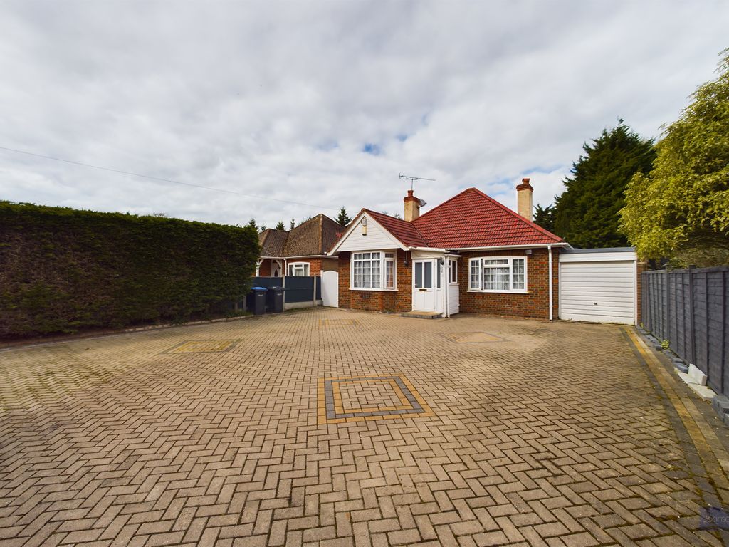 4 bed detached bungalow for sale in Green Lane, Chertsey KT16 Zoopla