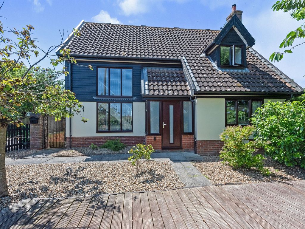 3 bed detached house for sale in Fir Tree Close, Weybread, Diss IP21