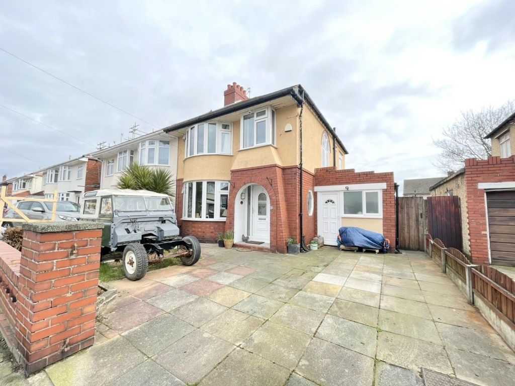 3 bed semidetached house for sale in Ronaldsway, Thornton, Liverpool