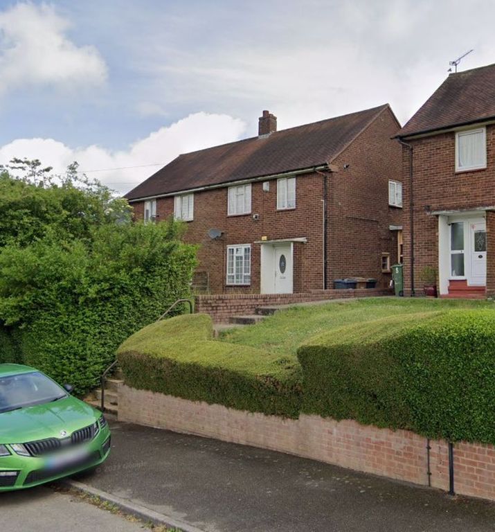 3 bed semidetached house for sale in Upwell Road, Luton LU2, £270,000