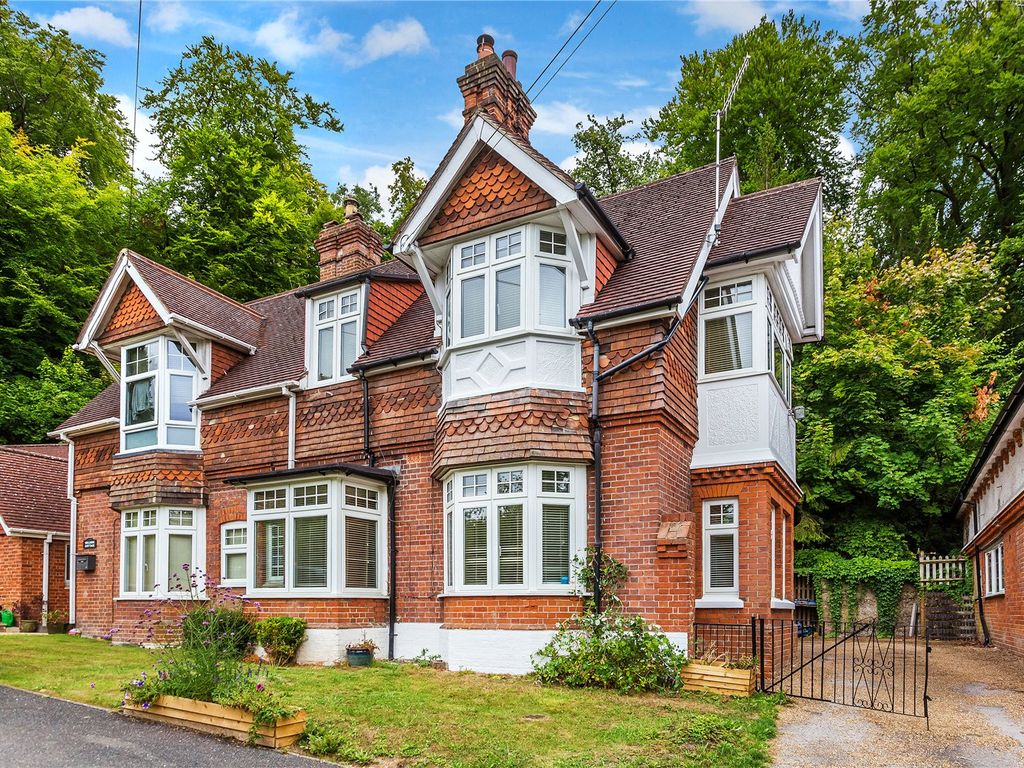 2 bed end terrace house for sale in White Hill Lane, Bletchingley, Redhill, Surrey RH1 Zoopla