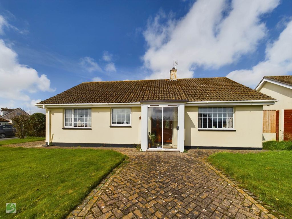 3 bed detached bungalow for sale in Richmond Road, Looe PL13, £345,000