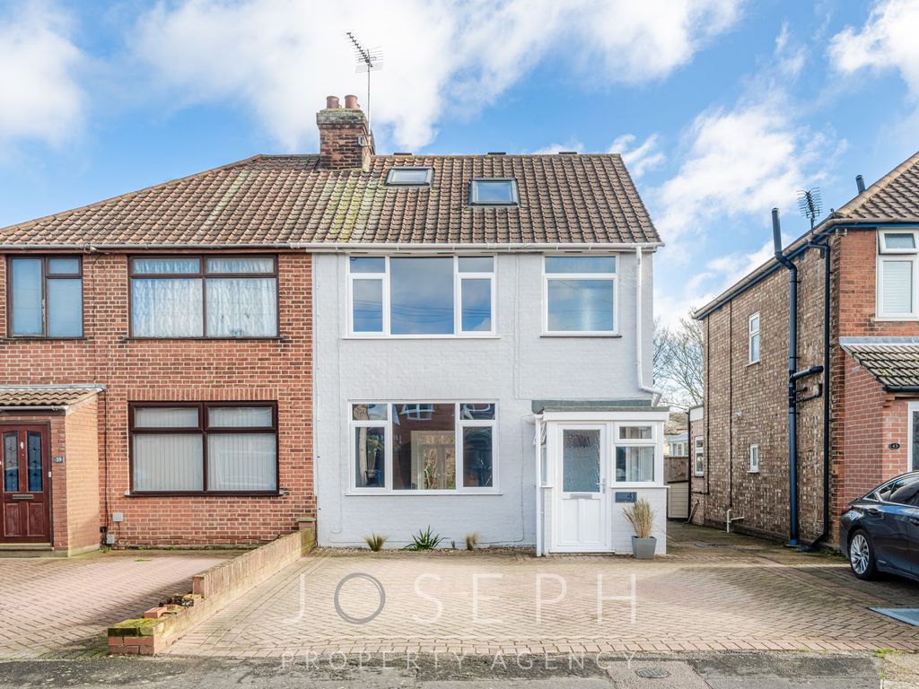 4 bed semidetached house for sale in Bernard Crescent, Ipswich IP3, £