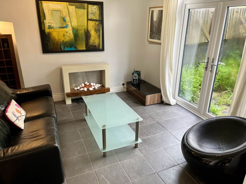 3 bed property to rent in Maple Crescent, Uplands, Swansea SA2, £1,050