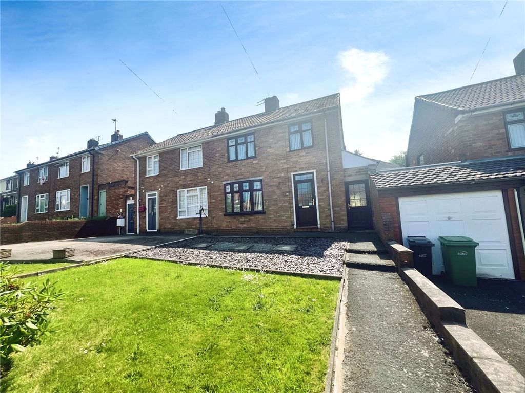 3 bed semidetached house for sale in Roberts Green Road, Upper Gornal