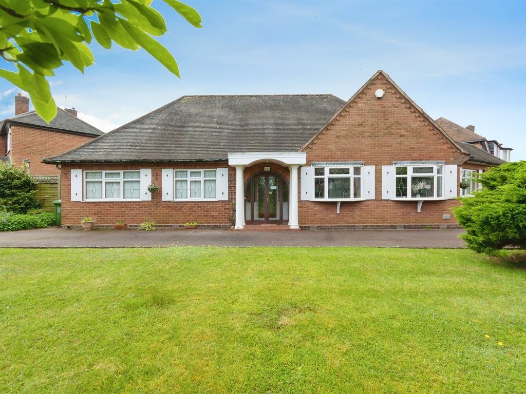 3 bed detached bungalow for sale in Bryanston Road, Solihull B91, £