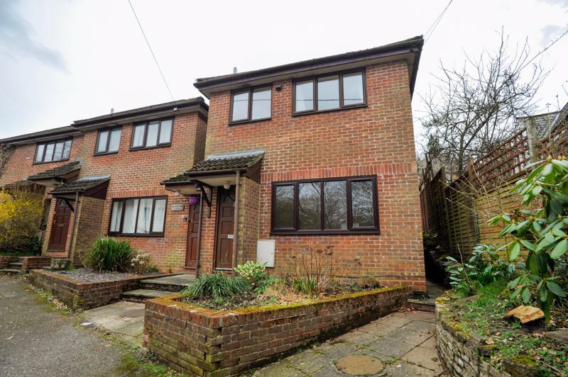 1 bed to rent in Copse Road, Haslemere GU27, £800 pcm Zoopla
