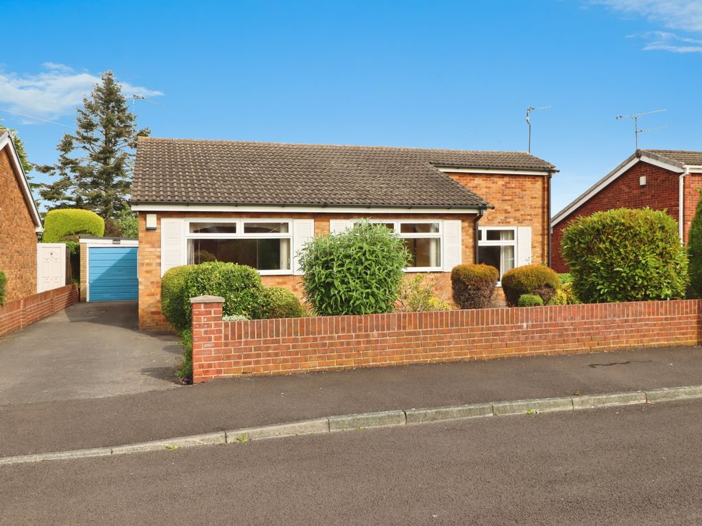 3 bed detached bungalow for sale in Woodford Road, Doncaster DN3, £