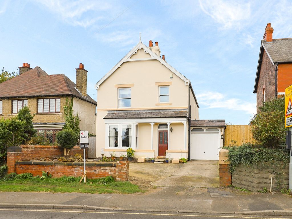 3 bed detached house for sale in Sheffield Road, Killamarsh S21, £