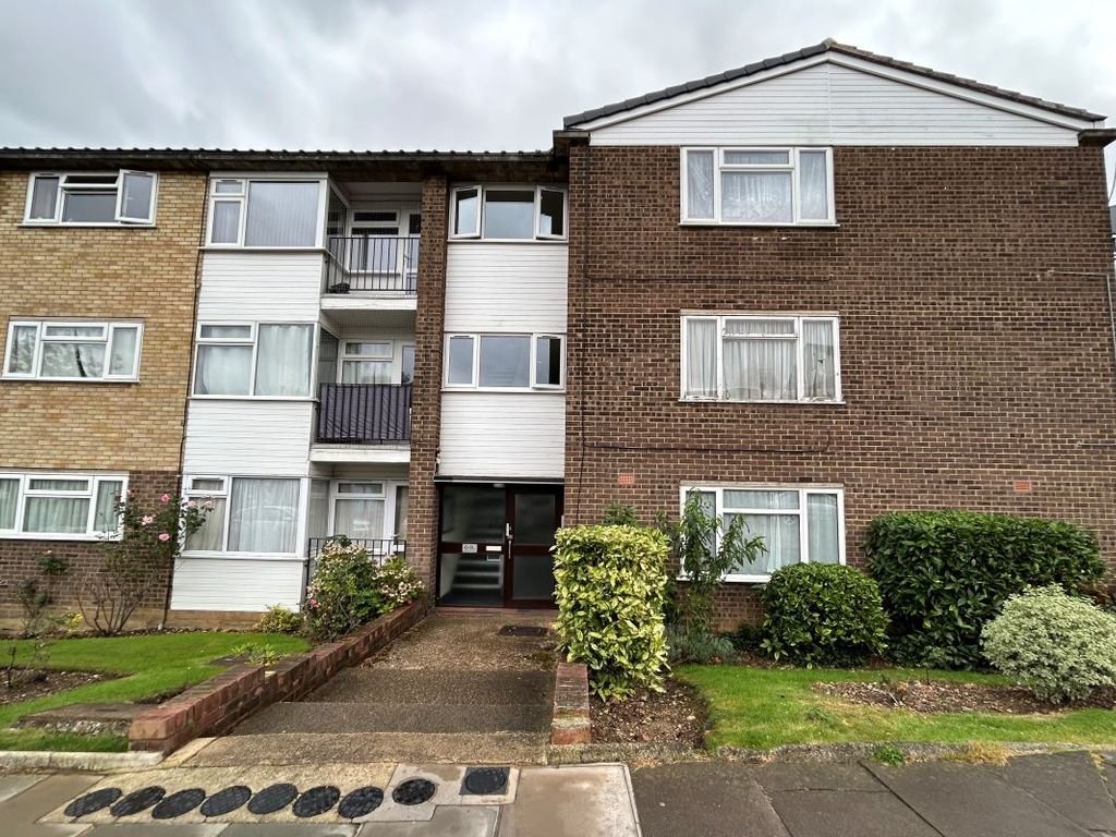 1 bed flat for sale in 47 Windsor Court, Southgate, London N14, £
