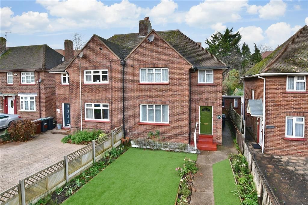 3 bed semidetached house for sale in Valley Drive, Gravesend, Kent