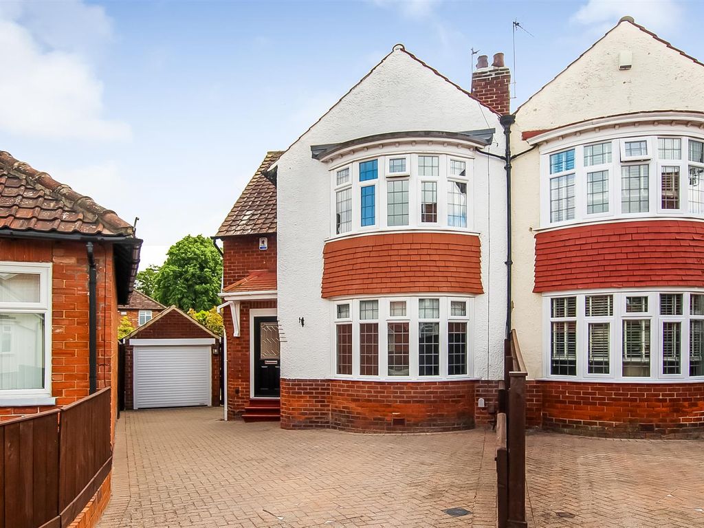 3 bed semidetached house for sale in Hillside Road, Darlington DL3, £