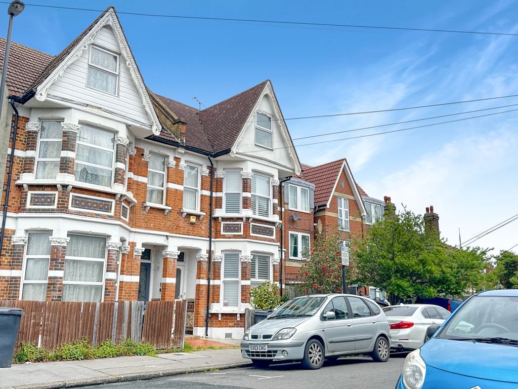 6 bed semidetached house for sale in Bulganak Road, Thornton Heath CR7 Zoopla