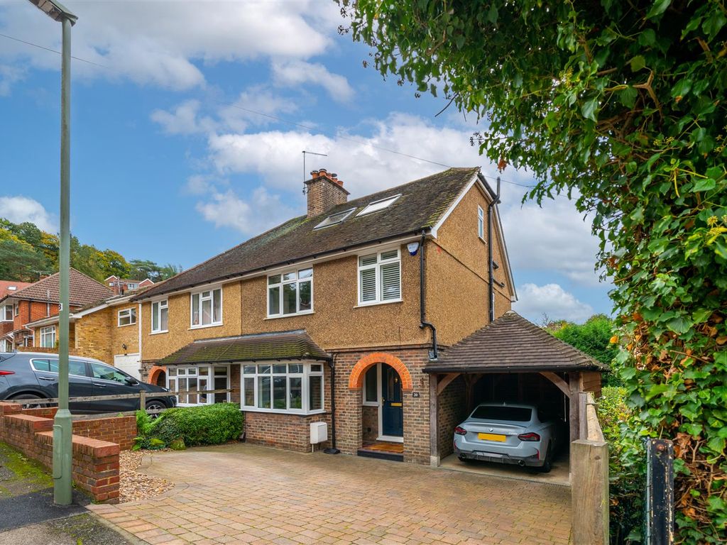 4 bed semidetached house for sale in Woodside Way, Redhill RH1 Zoopla