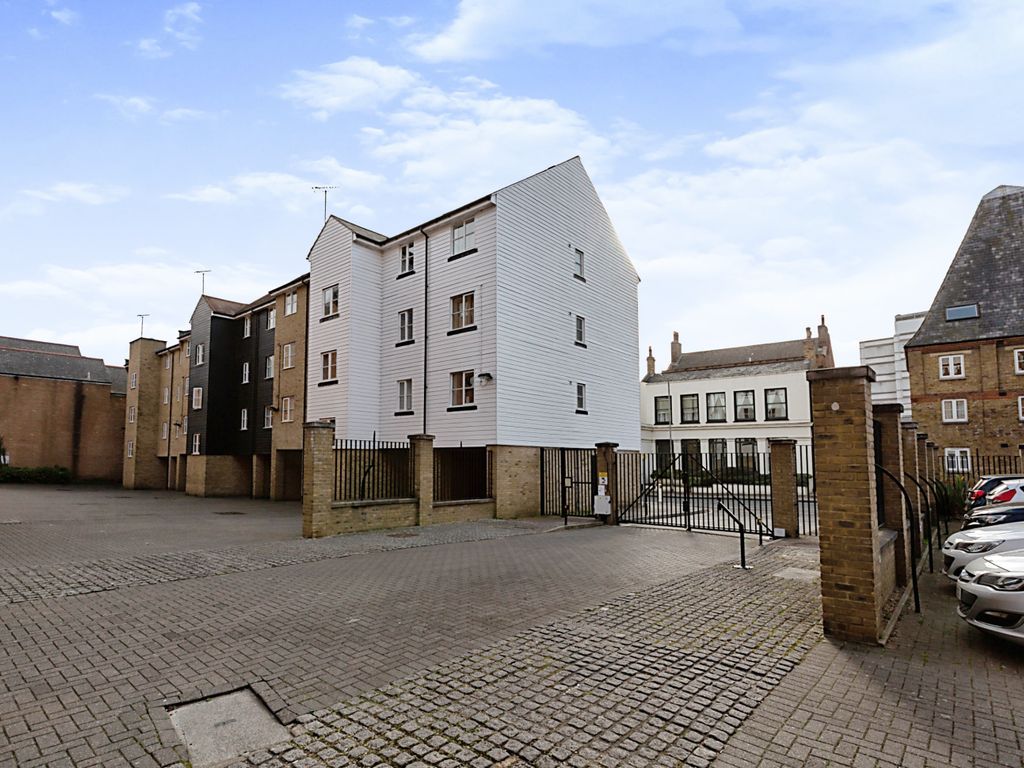 2 bed flat for sale in West Street, Gravesend, Kent DA11 Zoopla