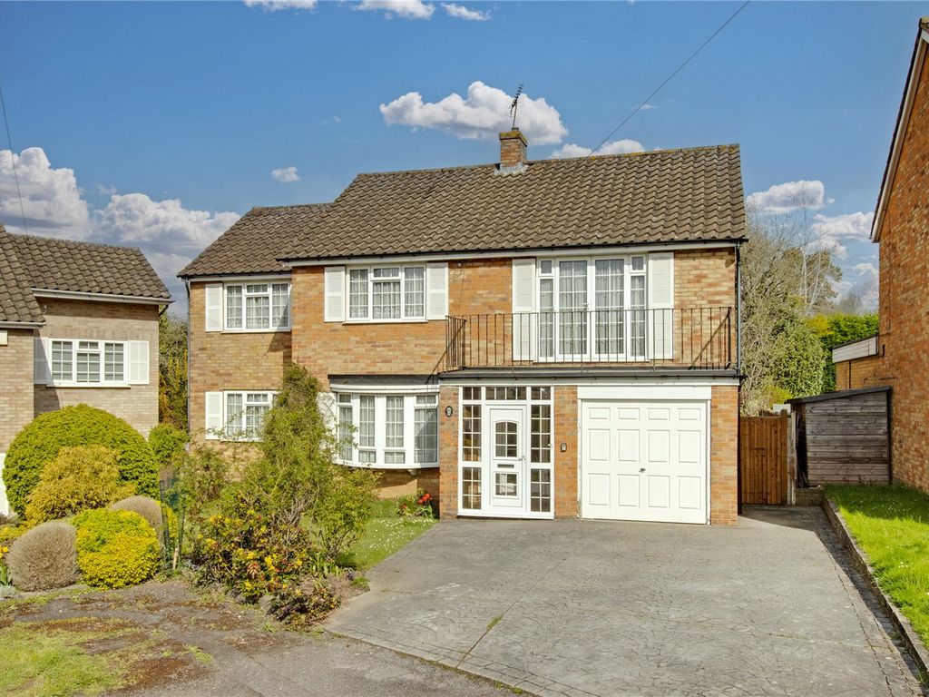 5 bed detached house for sale in Folly Close, Radlett, Hertfordshire