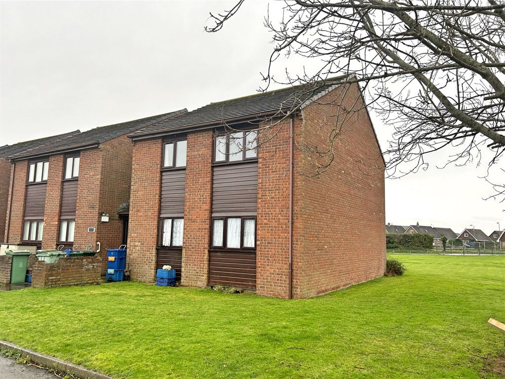 2 bed flat for sale in Neptune Road, Tywyn, Gwynedd LL36, £90,000 Zoopla