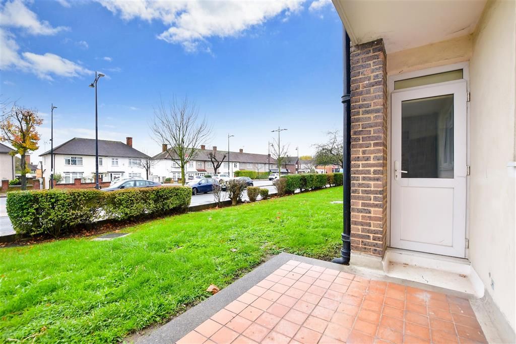 1 bed flat for sale in Manford Way, Chigwell, Essex IG7, £250,000 Zoopla
