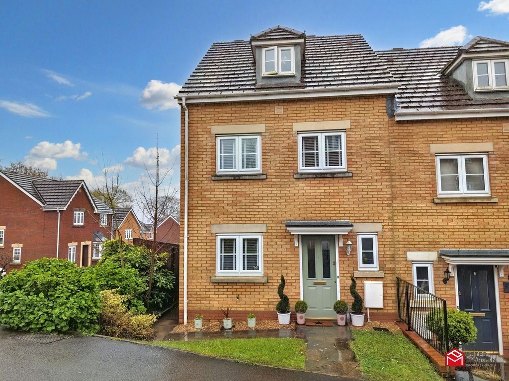 3 bed semidetached house for sale in Parc Gilbertson, Gelligron