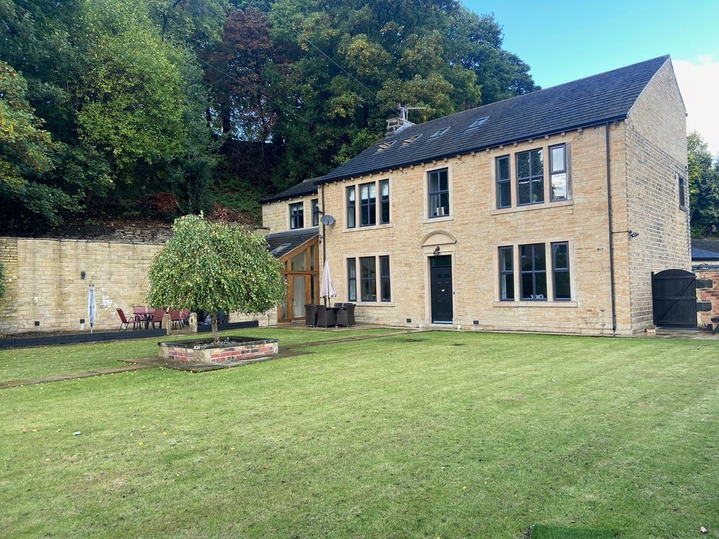 6 bed detached house for sale in Huddersfield Road, Thongsbridge