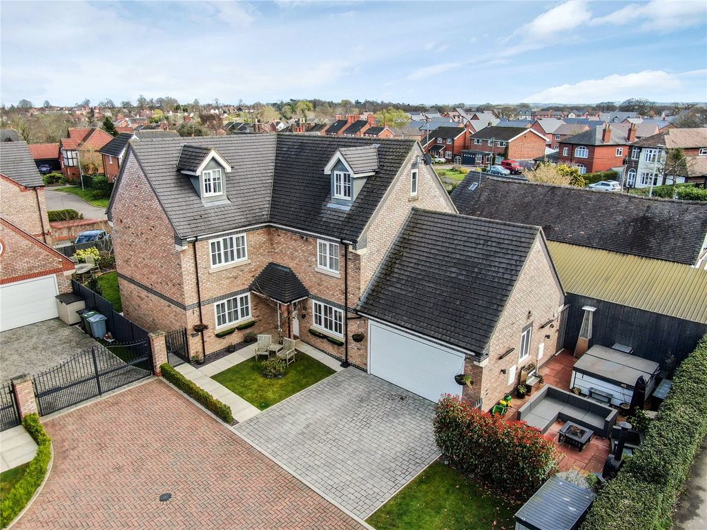 5 bed detached house for sale in Main Road, Shavington, Crewe, Cheshire