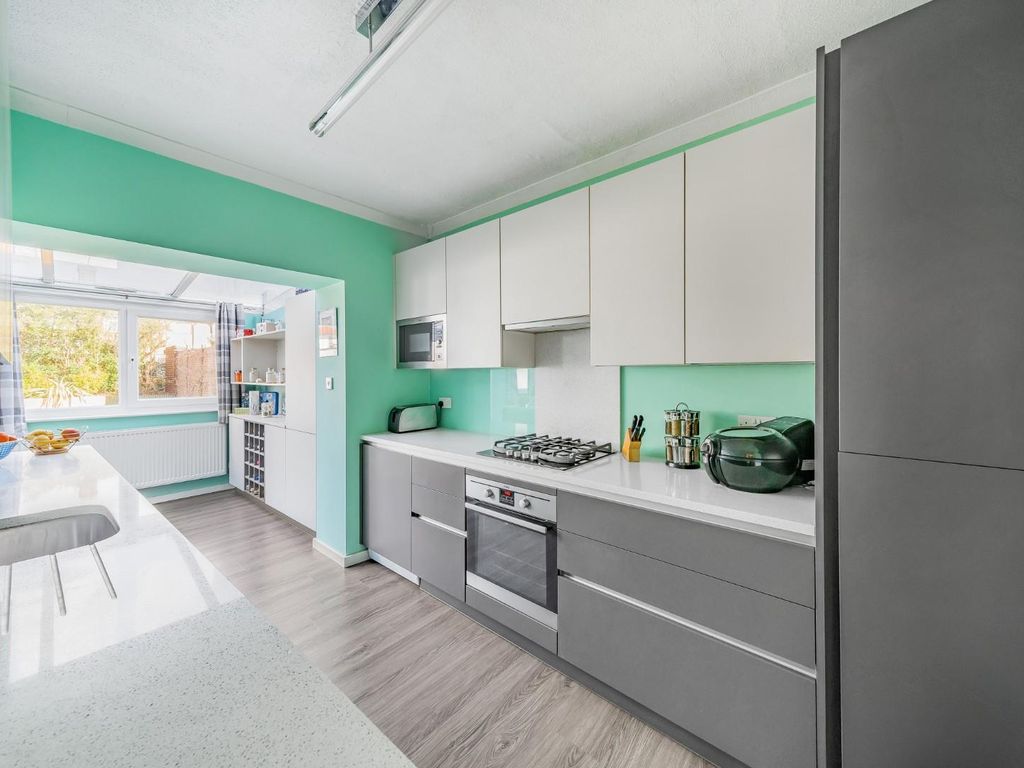 4 bed bungalow for sale in Princes Park Circle, Hayes UB3 Zoopla