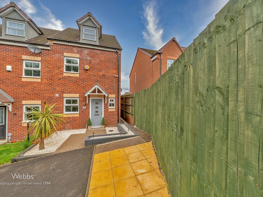 3 bed town house for sale in Peregrine Way, Heath Hayes, Cannock WS11