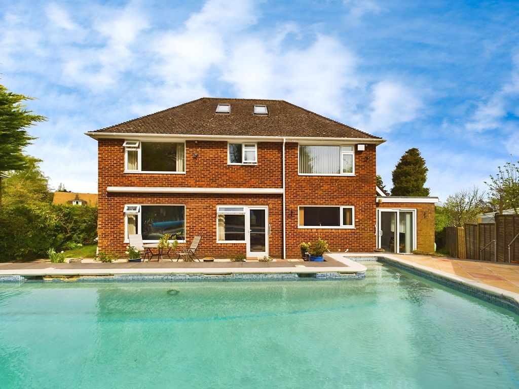 5 bed detached house for sale in Hill Place, Bursledon, Southampton