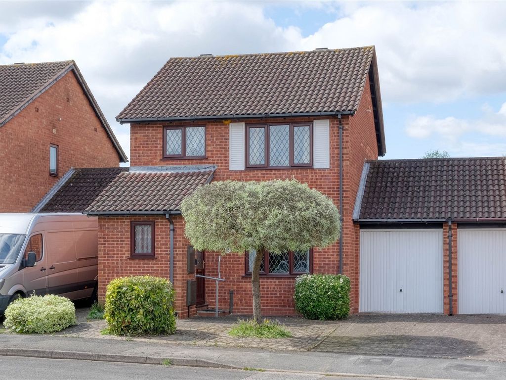 3 bed link detached house for sale in Meerhill Avenue, Shirley