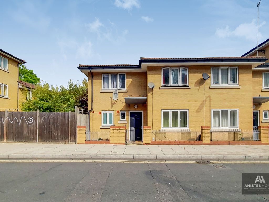 2 bed semidetached house for sale in Felstead Street, Hackney, London