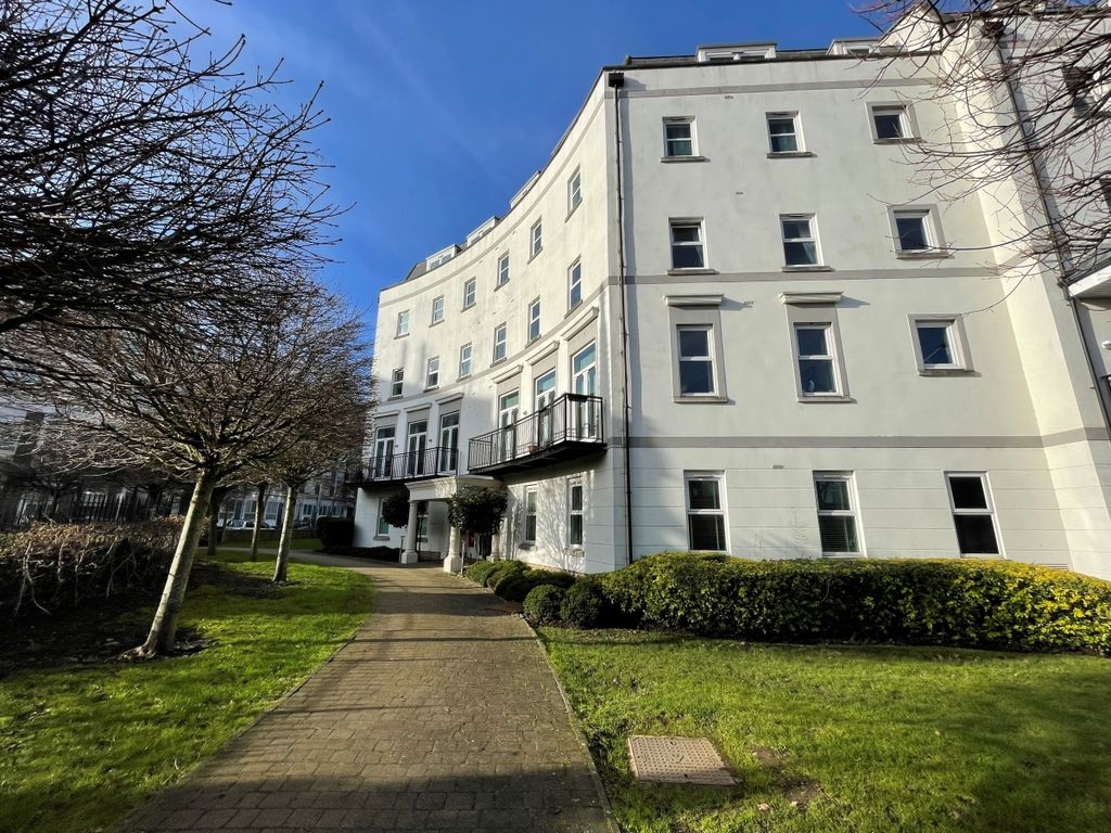 2 bed flat to rent in Exchange Mews, Culverden Park Road, Tunbridge