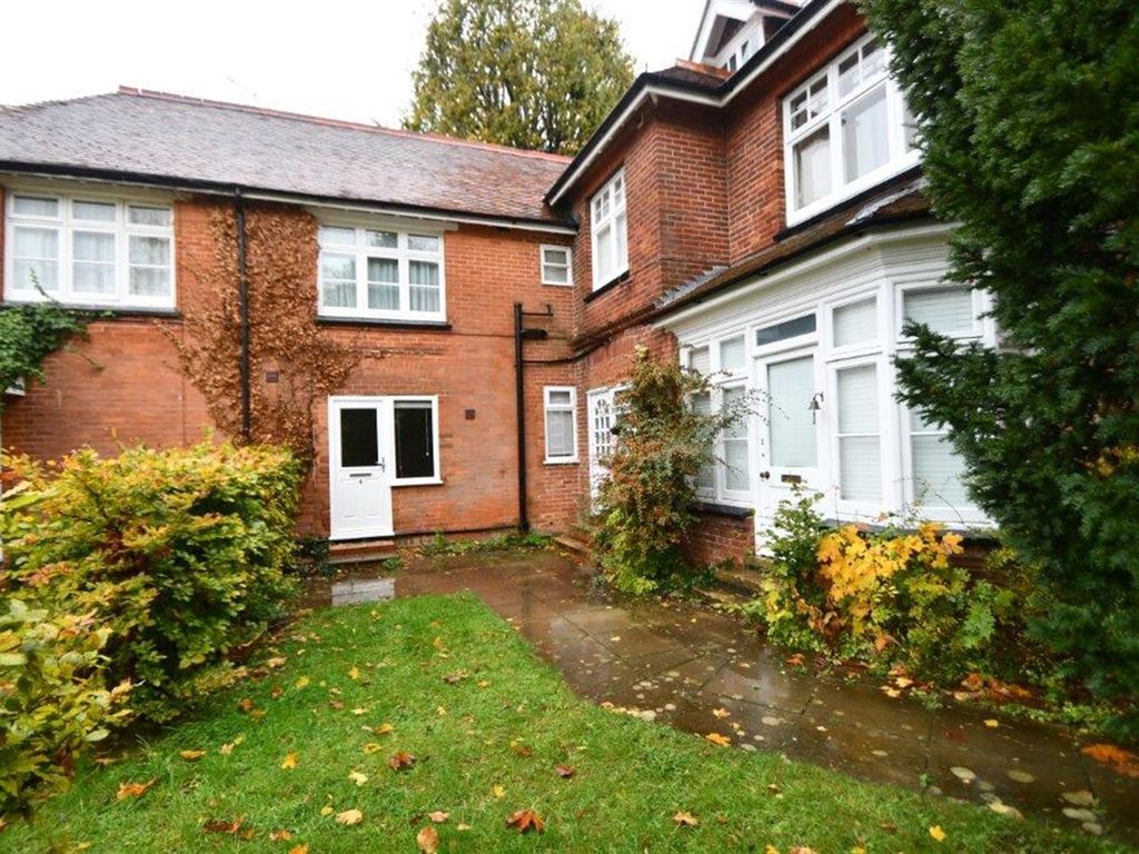 1 bed to rent in Busbridge Lane, Godalming GU7, £1,000 pcm