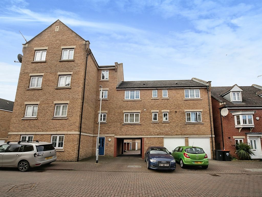 2 bed flat for sale in Luton Road, Dunstable LU5 Zoopla