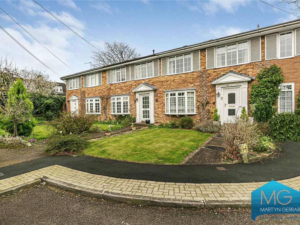 3 bed terraced house for sale in Elizabeth Close, EN5, £650,000