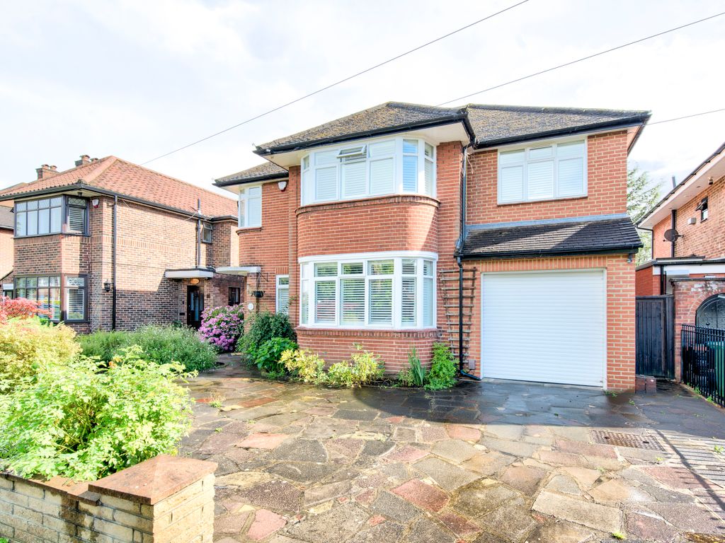 4 bed detached house for sale in Cedar Drive, Pinner HA5, £1,395,000