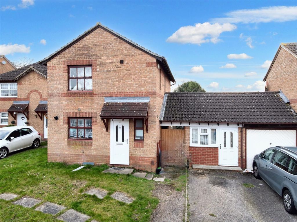 3 bed detached house for sale in Underwood Place, Oldbrook, Milton