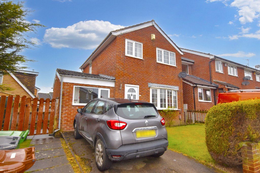 3 bed detached house for sale in Greenlea Road, Yeadon, Leeds, West Yorkshire LS19, £285,000