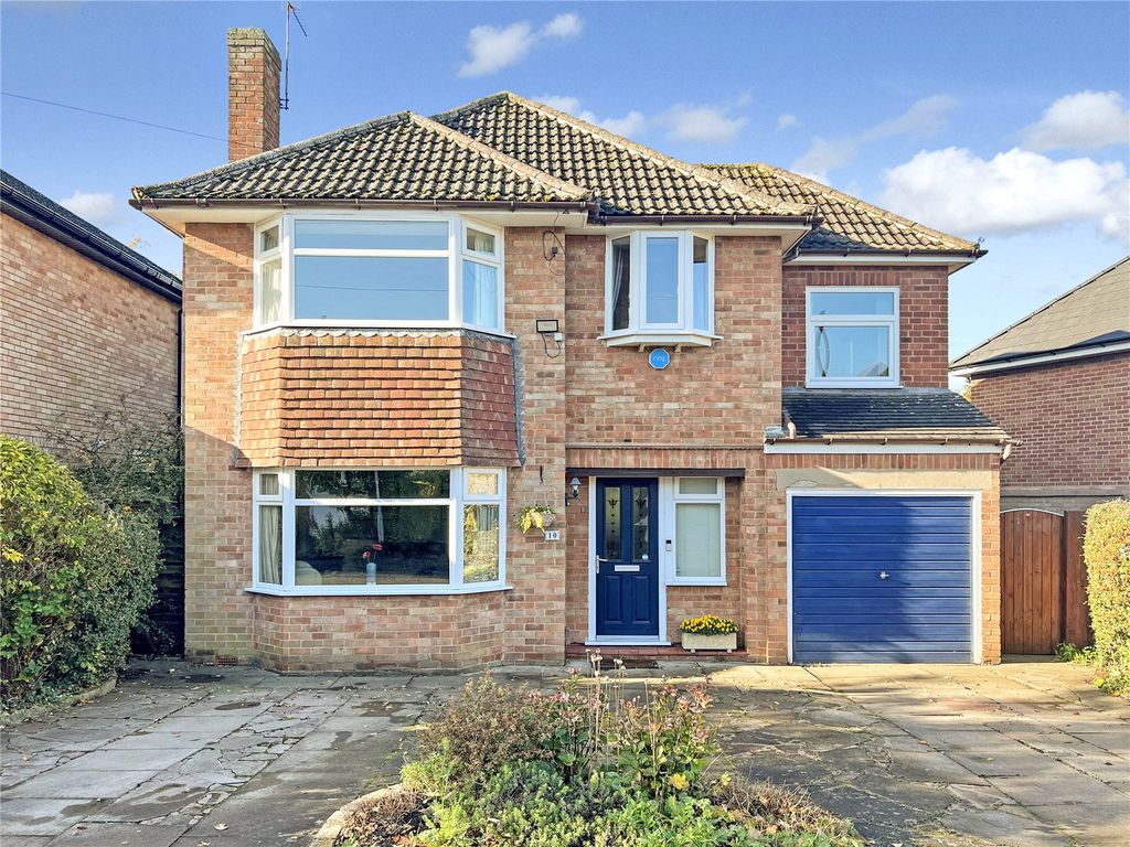 4 bed detached house for sale in Half Moon Crescent, Oadby, Leicester